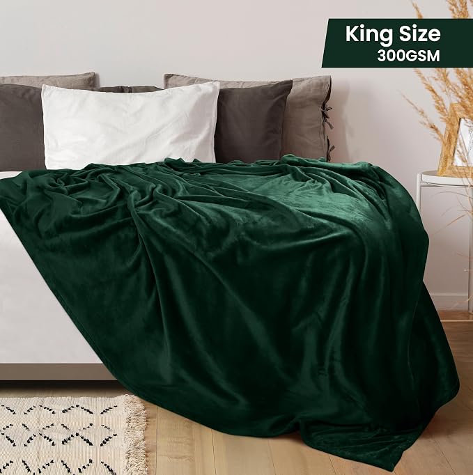 Utopia Bedding Soft Fleece Bed Blanket King Size Forest Green (90x102 Inch) | Microfiber Plush Warm Lightweight Breathable Cozy Blanket Anti-Static, All Season Use, Gift for Women and Men