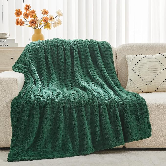 NEWCOSPLAY 3D Waffle Checkered Flannel Twin Blanket, Dark Green, 60"x80" | Super Soft Cute Lightweight Decorative Premium Silky Fleece Blanket for Couch Sofa Bed, Gift for Women Men, All Season Use