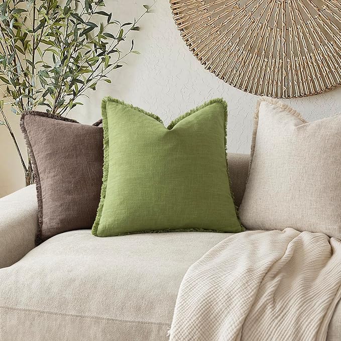 Foindtower Set of 2 Decorative Linen Fringe Throw Pillow Covers Cozy Boho Farmhouse Cushion Cover with Tassels Soft Accent Pillowcase for Couch Sofa Bed Living Room Home Decor,26×26 Inch,Lush Green