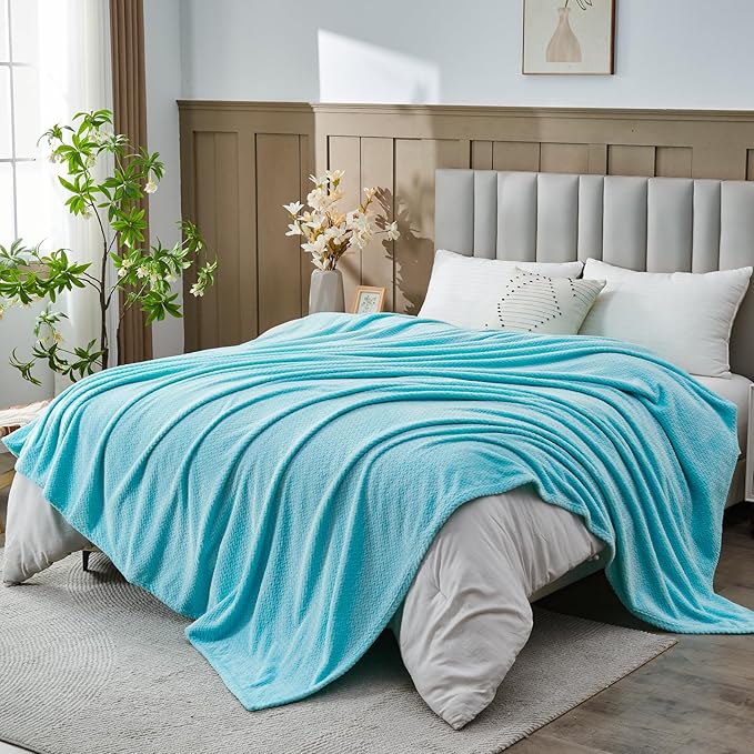 NEWCOSPLAY Fleece Leaves Pattern King Blanket, Turquoise, 90"x110" | Super Soft Throw Blanket, Lightweight Cozy Bed Sofa Blanket, Premium Silky Flannel Fleece, Travel Blanket for All Season Use
