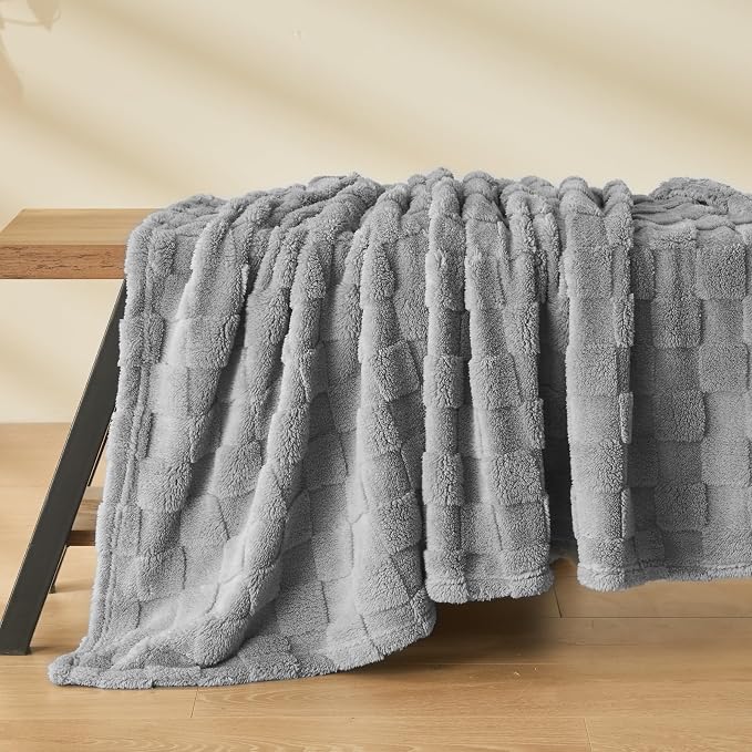 NEWCOSPLAY 3D Checkered Flannel Throw Blanket, Grey Checkered, 50"x70" | Super Soft Cute Lightweight Decorative Premium Silky Fleece Blanket for Couch Sofa Bed, Gift for Women Men, All Season Use