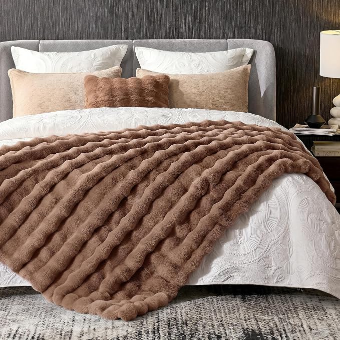 Cozy Bliss Faux Fur Throw Blanket for Couch, Fuzzy Soft Plush Thick Bubble Blanket for Sofa Bedroom Living Room, 50 * 60 Inches Light Brown
