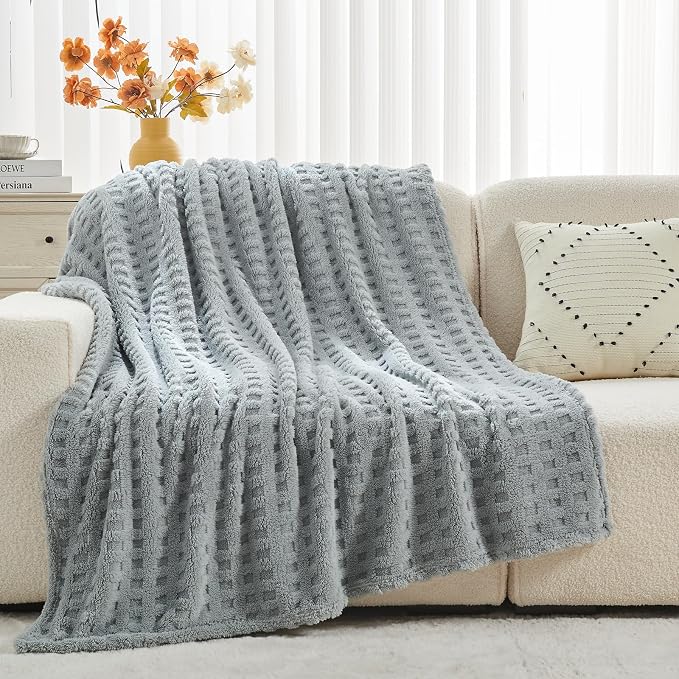 NEWCOSPLAY 3D Waffle Checkered Flannel King Blanket, Light Grey, 90"x110" | Super Soft Cute Lightweight Decorative Premium Silky Fleece Blanket for Couch Sofa Bed, Gift for Women Men, All Season Use