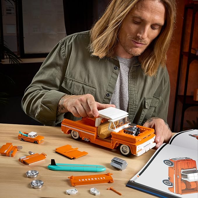 Mattel Brick Shop Hot Wheels Elite Series Building Set, Custom '62 Chevy Pickup with 858 Pieces, Realistic Details and Custom Decals, for Adult Collectors and Kids from 10 Years, JFT20