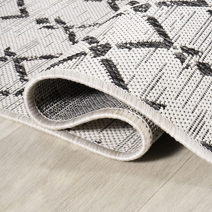 JONATHAN Y Moroccan Geometric Indoor Outdoor Round Area Rug 8 Ft Cream/Black, Ourika Textured Weave for Backyard, Patio, Porch, Easy-Cleaning, High Traffic, Pet-Friendly, Non-Shedding (SMB108I-8R)