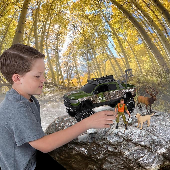 NKOK 1:18 Realtree 8 Piece Ram 1500 Rebel Elk Hunting Playset, Allows Children to Pretend Play and Use Their Imagination, Hunting Playset, for Ages 3 and up