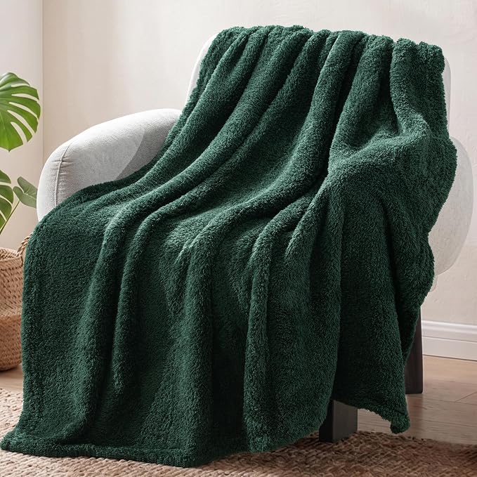 Exclusivo Mezcla Fleece Throw Blanket for Couch and Sofa, 50" x 60" | Super Soft and Cozy Fluffy Blanket for Women, Lightweight and Fuzzy Throw for Home Decor, All Season, Forest Green
