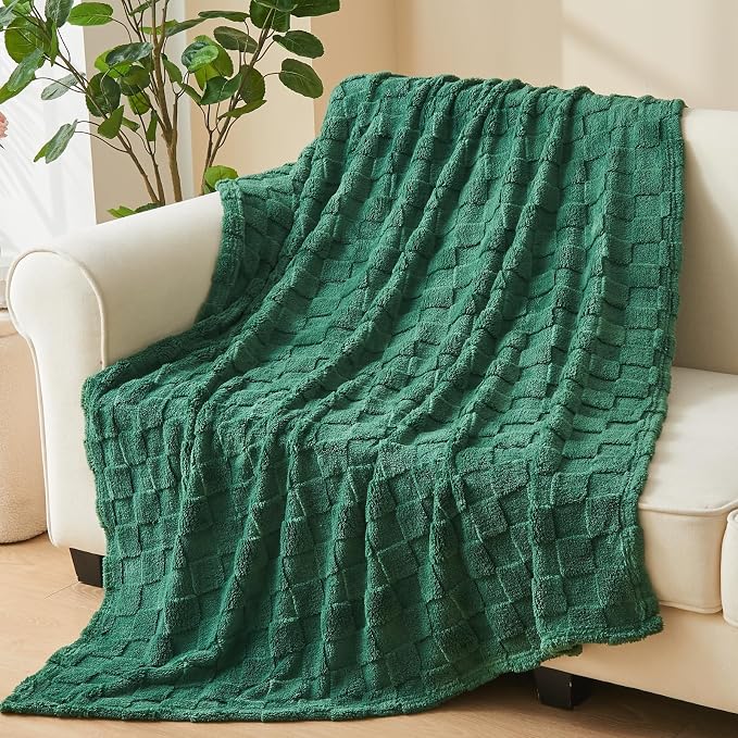 NEWCOSPLAY 3D Checkered Flannel Twin Blanket, Dark Green, 60"x80" | Super Soft Cute Lightweight Decorative Premium Silky Fleece Blanket for Couch Sofa Bed, Gift for Women Men, All Season Use