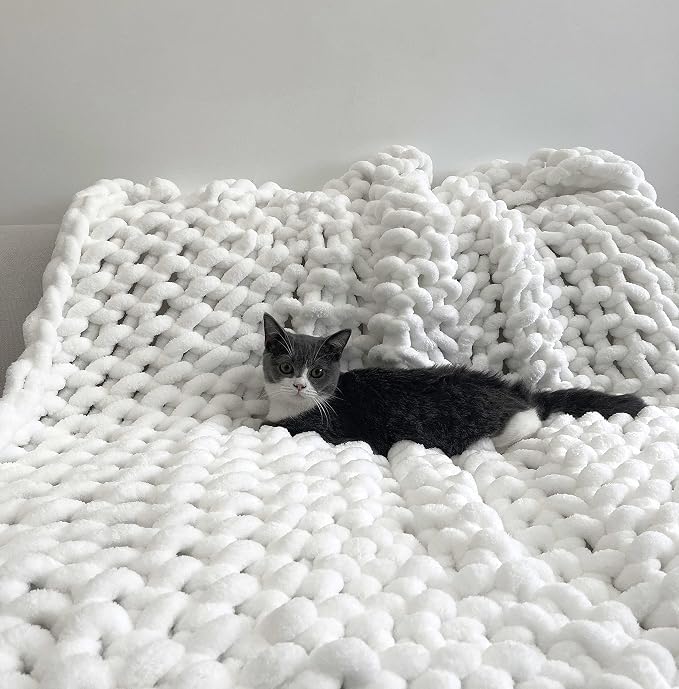 Maetoow Chenille Chunky Knit Blanket Throw （60×80 Inch）, Handmade Warm & Cozy Blanket Couch, Bed, Home Decor, Soft Breathable Fleece Banket, Christmas Thick and Giant Yarn Throws，White