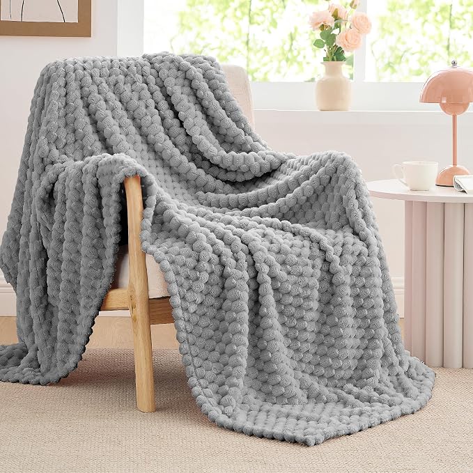 BEDELITE Grey Large Throw Blanket for Couch, Cozy Gifts for Women, 50 * 70 | 3D Jacquard Decorative Fleece Blanket, Super Soft Plush Throws, Cute Birthday Gift for Women & Men, Suitable for All Seasons