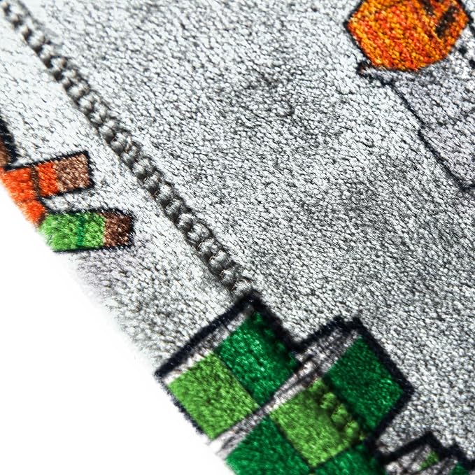 Jay Franco Kids Christmas Plush Throw Blanket – 50x70 Inches Soft & Cozy Fleece Throw for Holiday Bedroom & Couch Décor, Official Licensed Product, Green - Minecraft