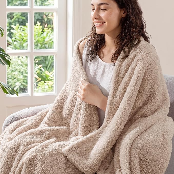 Exclusivo Mezcla Fleece Twin Size Blanket for Couch and Bed, 60" x 80" | Super Soft and Cozy Fluffy Blanket for Women, Lightweight and Fuzzy Blanket for Teens Back to School, All Season, Camel