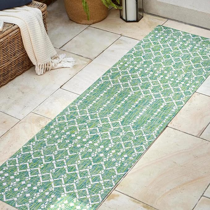 JONATHAN Y Moroccan Geometric Indoor Outdoor Runner Rug 2X8 Green/Cream, Ourika Textured Weave for Backyard, Patio, Porch, Easy-Cleaning, High Traffic, Pet-Friendly, Non-Shedding (SMB108L-28)