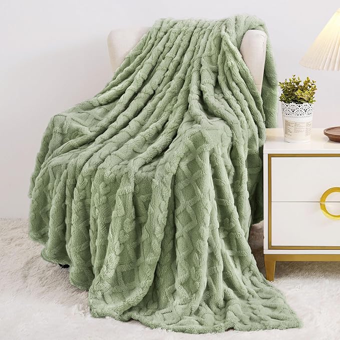 Aganear Fleece Throw Blanket for Bed Couch 90"x90" Sage Green | Lightweight Fuzzy Throw,Warm Gift for Women,Christmas,Housewarming,Soft,Boho Design for Room Home Decor,All-Season Use