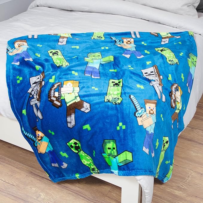 Jay Franco Minecraft Throw Blanket with Gift Box - Plush Throw Measures 46 x 60 Inches - Super Soft Special Edition Gamer Fleece Bedding Features Creeper