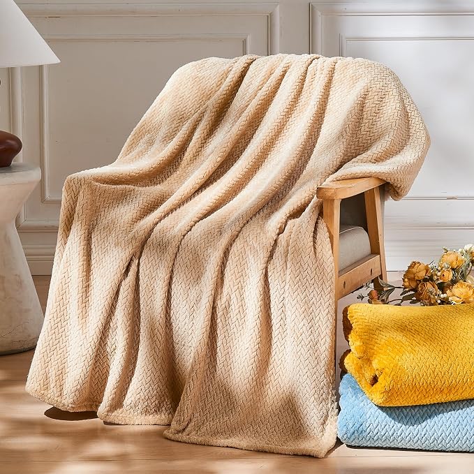 NEWCOSPLAY Fleece Leaves Pattern King Blanket, Brown, 90"x110" | Super Soft Throw Blanket, Lightweight Cozy Bed Sofa Blanket, Premium Silky Flannel Fleece, Travel Blanket for All Season Use