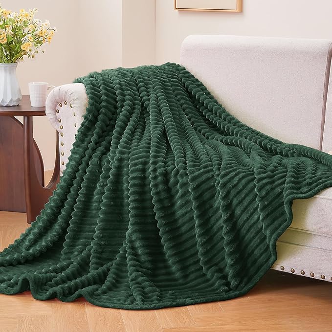 BEDELITE 3D Ribbed Emerald Green Fleece Twin Blanket for Bed, 60x80 Inch | Soft Warm Decorative Fluffy Blanket, Cozy Plush Lightweight Fuzzy Throw Blanket for Couch Sofa Room Decor, Gift for Women