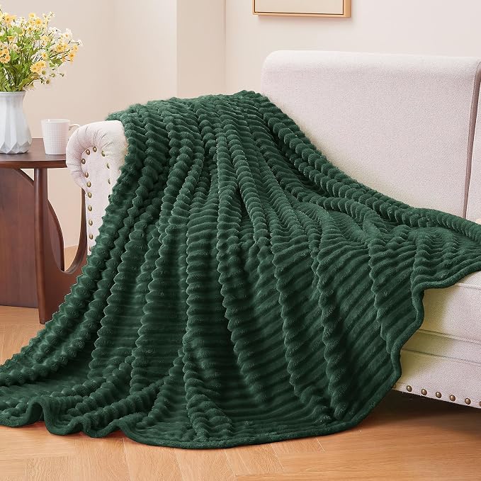 BEDELITE 3D Ribbed Emerald Green Fleece Throw Blanket for Couch, 50x60 Inch | Soft Warm Decorative Fluffy Blanket, Cozy Plush Lightweight Fuzzy Throw Blanket for Bed Sofa Home Room Decor, Gift for Women