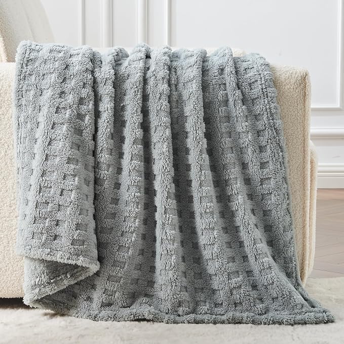 NEWCOSPLAY 3D Waffle Checkered Flannel King Blanket, Light Grey, 90"x110" | Super Soft Cute Lightweight Decorative Premium Silky Fleece Blanket for Couch Sofa Bed, Gift for Women Men, All Season Use