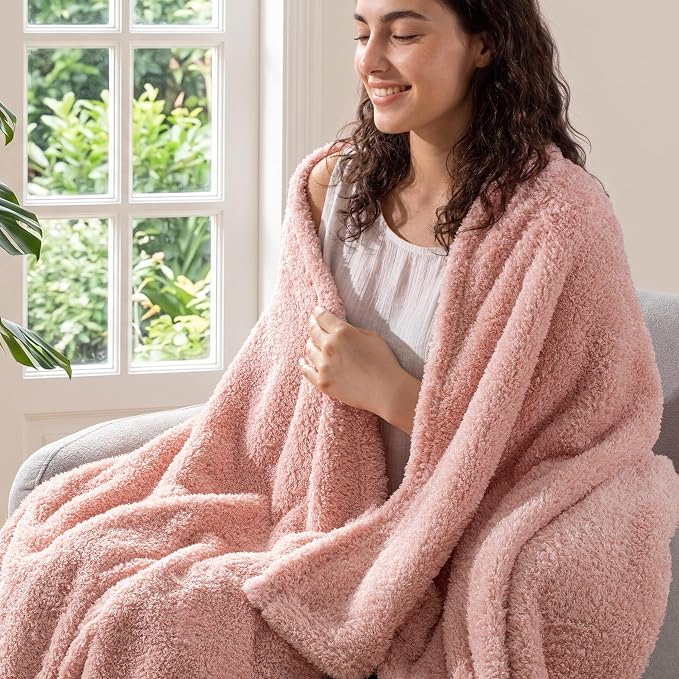 Exclusivo Mezcla Fleece Bed Blankets King Size for Bed, 90" x 104" | Super Soft and Cozy Fluffy Blanket for Women, Lightweight and Fuzzy Large Blanket for Bedroom , All Season, Pink