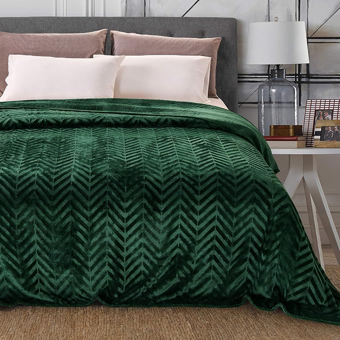 Whale Flotilla Flannel Fleece Fall Bed Blanket Twin Size, Emerald Green | Lightweight Breathable Soft Bedspread, Plush Fluffy Coverlet Chevron Design Decorative Blanket for Home Life, 60x80 Inch