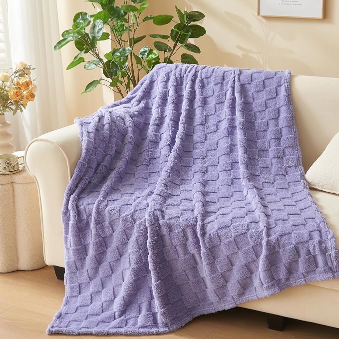 NEWCOSPLAY 3D Checkered Flannel King Blanket, Lavender Checkered, 90"x110" | Super Soft Cute Lightweight Decorative Premium Silky Fleece Blanket for Couch Sofa Bed, Gift for Women Men, All Season Use