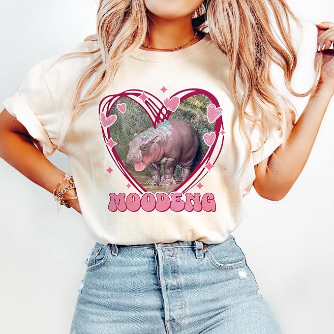 YOUNG GREEN Moo Deng Cute Sweatshirt Moo Deng Bouncy Pig T-Shirt The Cute Baby Hippo Sweatshirt Gift For Womens