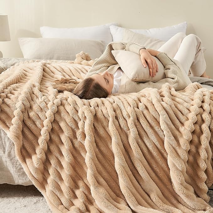 NEWCOSPLAY Super Soft Twin Blanket Brown Premium Silky Flannel Fleece 3D Ribbed Jacquard Lightweight Bed Blanket All Season Use (Brown Ribbed, Twin(60"x80"))