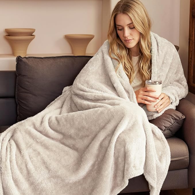 Exclusivo Mezcla Fuzzy Large Fleece Throw Blanket for Couch, Beige | 50x70 Inches, Super Soft and Cozy Throw, Plush Fluffy Blanket for Sofa, Bed, Bedroom, Home Decor, All Season
