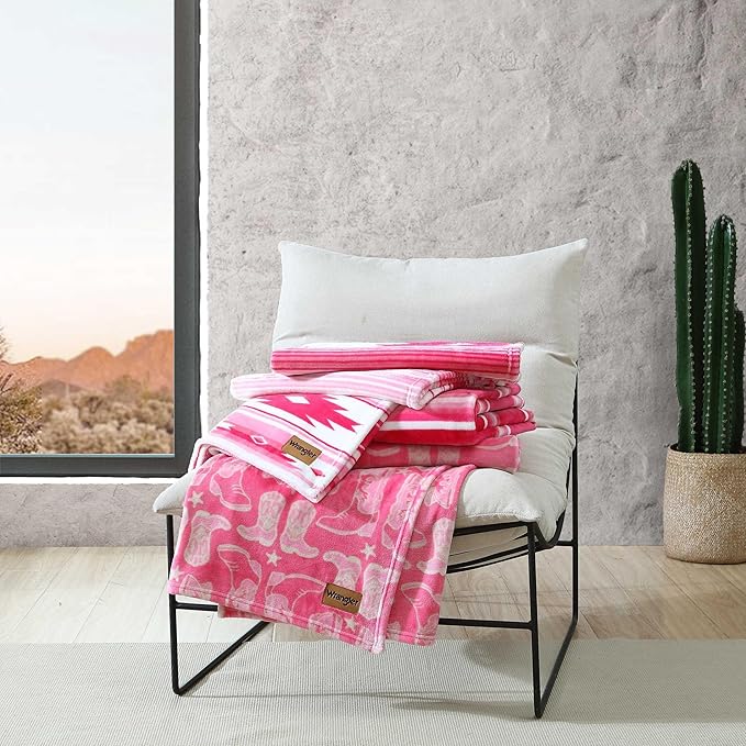 Wrangler - Plush Fleece Throw Blanket, Super Soft Bedding, Yellowstone-Inspired, Dorm Room Essentials, 50x60, Knockin Boots Pink