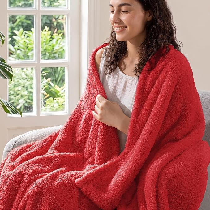 Exclusivo Mezcla Fleece Bed Blankets King Size for Bed, 90" x 104" | Super Soft and Cozy Fluffy Blanket for Women, Lightweight and Fuzzy Large Blanket for Bedroom , All Season, Red