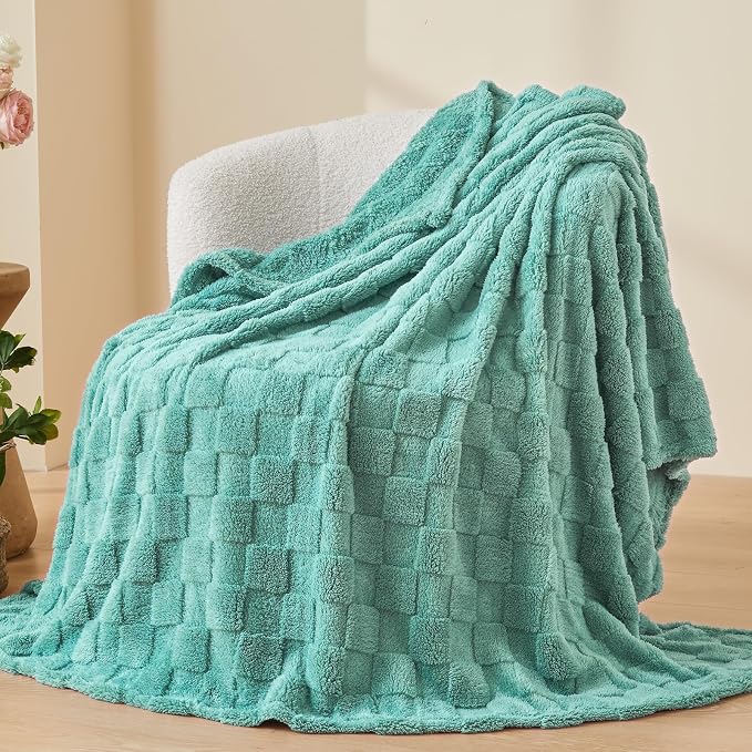 NEWCOSPLAY 3D Checkered Flannel Twin Blanket, Mint Green, 60"x80" | Super Soft Cute Lightweight Decorative Premium Silky Fleece Blanket for Couch Sofa Bed, Gift for Women Men, All Season Use