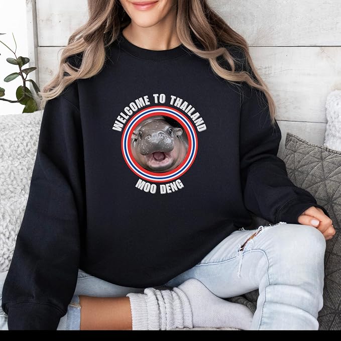 YOUNG GREEN Moo Deng Cute Sweatshirt Moo Deng Bouncy Pig T-Shirt The Cute Baby Hippo Sweatshirt Gift For Womens