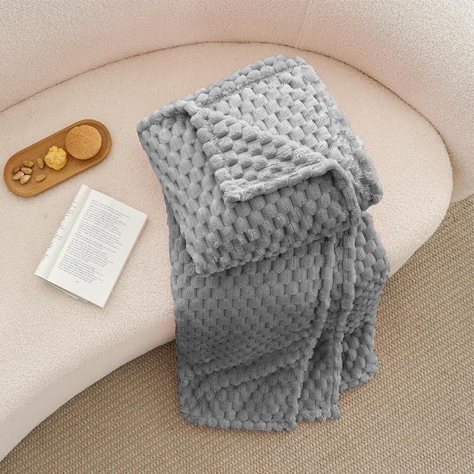 BEDELITE Grey Large Throw Blanket for Couch, Cozy Gifts for Women, 50 * 70 | 3D Jacquard Decorative Fleece Blanket, Super Soft Plush Throws, Cute Birthday Gift for Women & Men, Suitable for All Seasons