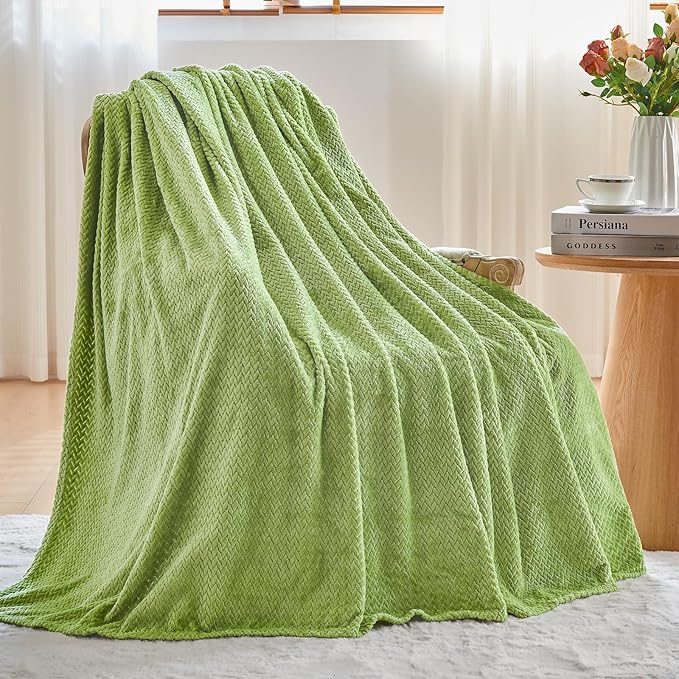 NEWCOSPLAY Fleece Leaves Pattern Queen Blanket, Green, 90"x90" | Super Soft Throw Blanket, Lightweight Cozy Bed Sofa Blanket, Premium Silky Flannel Fleece, Travel Blanket for All Season Use