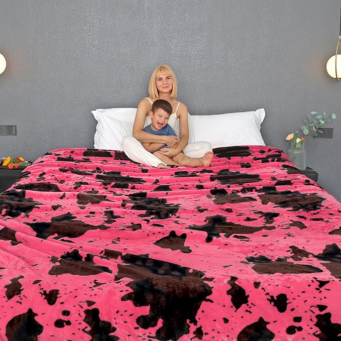 Fleece Bed Blankets King Size Hot Pink Soft Lightweight Fuzzy Cozy Queen Blanket Pink Strawberry Women Plush Decorative Blanket for Bed All Seasons