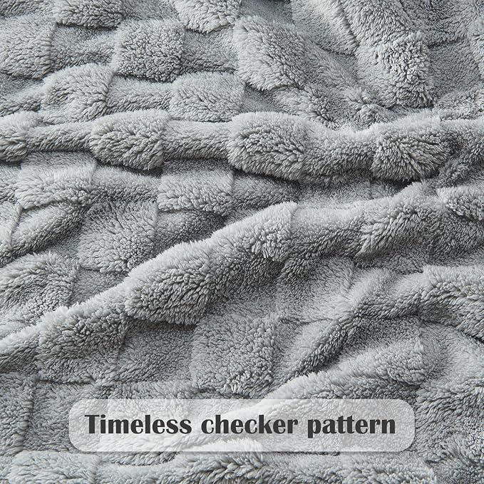 NEWCOSPLAY 3D Checkered Flannel King Blanket, Grey Checkered, 90"x110" | Super Soft Cute Lightweight Decorative Premium Silky Fleece Blanket for Couch Sofa Bed, Gift for Women Men, All Season Use