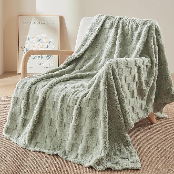 NEWCOSPLAY 3D Checkered Flannel Throw Blanket, Sage Green, 50"x70" | Super Soft Cute Lightweight Decorative Premium Silky Fleece Blanket for Couch Sofa Bed, Gift for Women Men, All Season Use