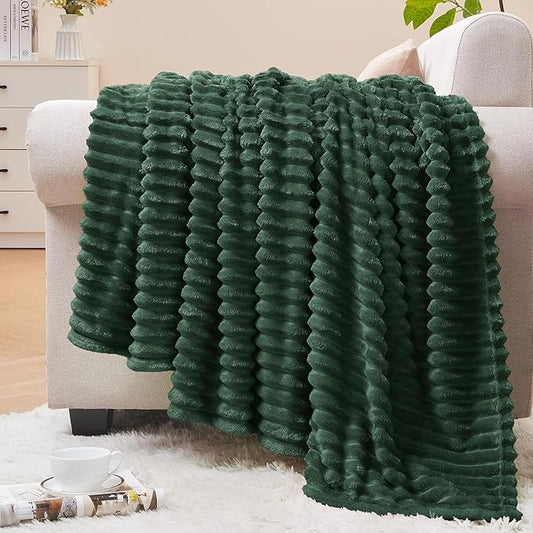 BEDELITE 3D Ribbed Emerald Green Fleece Twin Blanket for Bed, 60x80 Inch | Soft Warm Decorative Fluffy Blanket, Cozy Plush Lightweight Fuzzy Throw Blanket for Couch Sofa Room Decor, Gift for Women