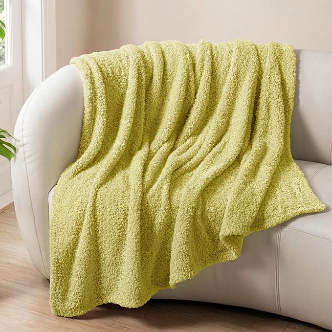 Exclusivo Mezcla Fleece Throw Blanket for Couch and Sofa, 50" x 60" | Super Soft and Cozy Fluffy Blanket for Women, Lightweight and Fuzzy Throw for Home Decor, All Season, Light Green