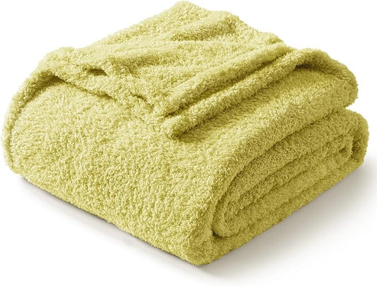 Exclusivo Mezcla Fleece Bed Blankets King Size for Bed, 90" x 104" | Super Soft and Cozy Fluffy Blanket for Women, Lightweight and Fuzzy Large Blanket for Bedroom , All Season, Light Green