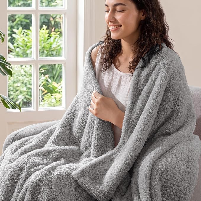 Exclusivo Mezcla Fleece Bed Blankets King Size for Bed, 90" x 104" | Super Soft and Cozy Fluffy Blanket for Women, Lightweight and Fuzzy Large Blanket for Bedroom , All Season, Light Grey
