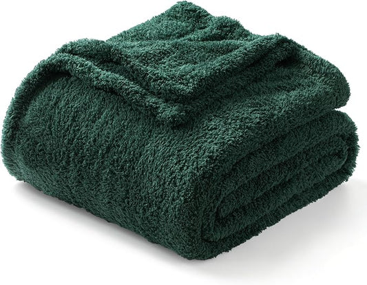Exclusivo Mezcla Fleece Bed Blankets King Size for Bed, 90" x 104" | Super Soft and Cozy Fluffy Blanket for Women, Lightweight and Fuzzy Large Blanket for Bedroom , All Season, Forest Green