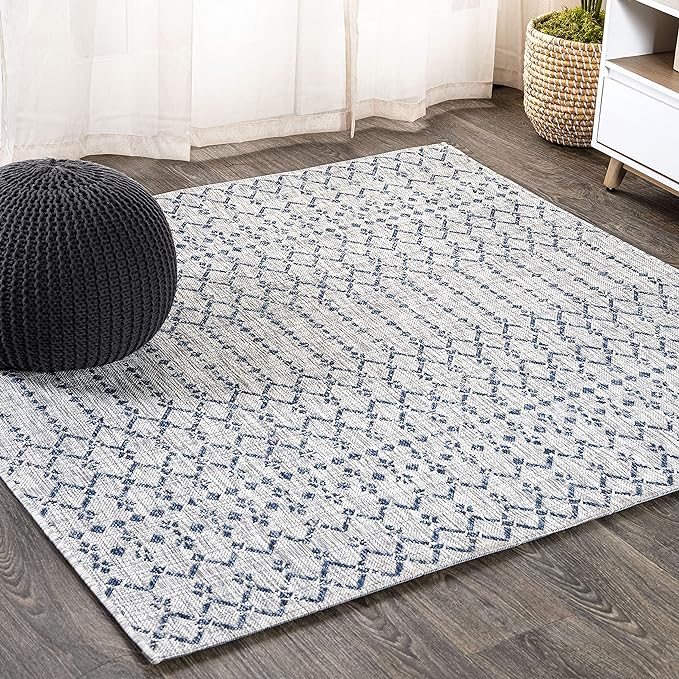 JONATHAN Y Moroccan Geometric Indoor Outdoor Square Area Rug 5X5 Light Gray/Navy, Ourika Textured Weave for Backyard, Patio, Porch, Easy-Cleaning, High Traffic, Pet-Friendly, Non-Shedding SMB108A-5SQ