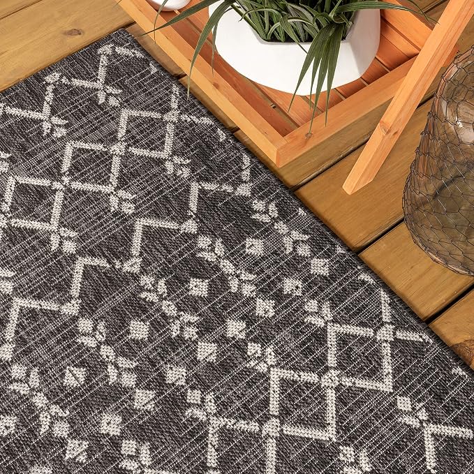 JONATHAN Y Moroccan Geometric Indoor Outdoor Square Area Rug 5X5 Black/Gray, Ourika Textured Weave for Backyard, Patio, Porch, Easy-Cleaning, High Traffic, Pet-Friendly, Non-Shedding (SMB108F-5SQ)
