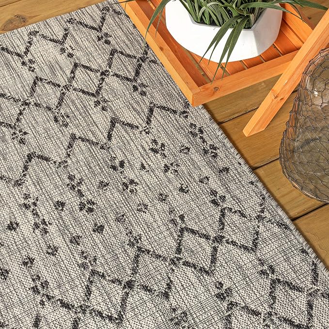 JONATHAN Y Moroccan Geometric Indoor Outdoor Area Rug 5X8 Light Gray/Black, Ourika Textured Weave for Backyard, Patio, Porch, Easy-Cleaning, High Traffic, Pet-Friendly, Non-Shedding (SMB108E-5)