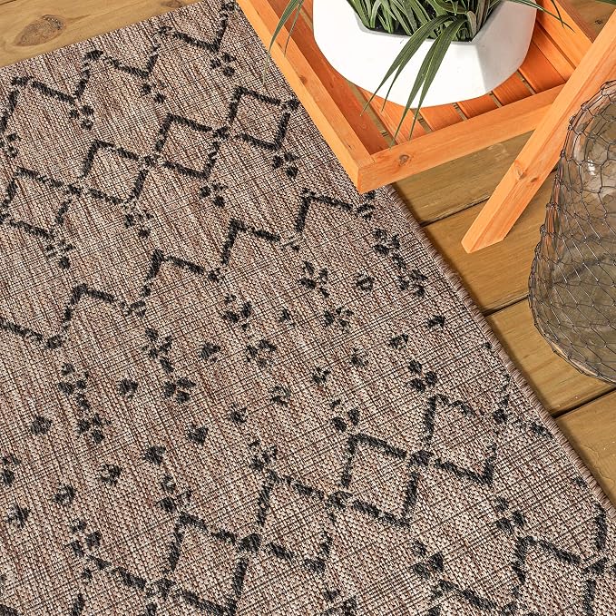 JONATHAN Y Moroccan Geometric Indoor Outdoor Square Area Rug 9X9 Natural/Black, Ourika Textured Weave for Backyard, Patio, Porch, Easy-Cleaning, High Traffic Pet-Friendly, Non-Shedding SMB108D-9SQ