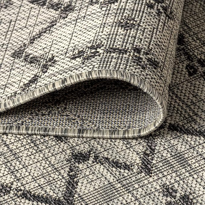 JONATHAN Y Moroccan Geometric Indoor Outdoor Square Area Rug 5X5 Light Gray/Black, Ourika Textured Weave for Backyard, Patio, Porch, Easy-Cleaning, High Traffic Pet-Friendly, Non-Shedding SMB108E-5SQ