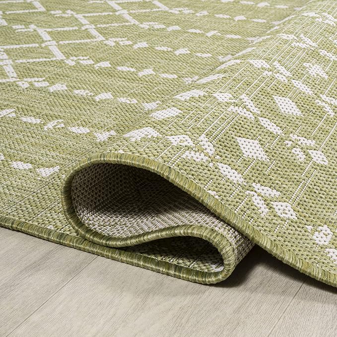 JONATHAN Y Moroccan Geometric Indoor Outdoor Area Rug 4X6 Light Green/Cream, Ourika Textured Weave for Backyard, Patio, Porch, Easy-Cleaning, High Traffic, Pet-Friendly, Non-Shedding (SMB108N-4)