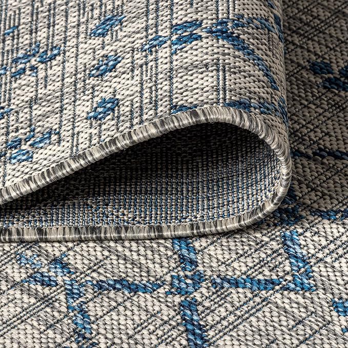 JONATHAN Y Moroccan Geometric Indoor Outdoor Area Rug 4X6 Light Gray/Navy, Ourika Textured Weave for Backyard, Patio, Porch, Easy-Cleaning, High Traffic, Pet-Friendly, Non-Shedding (SMB108A-4)